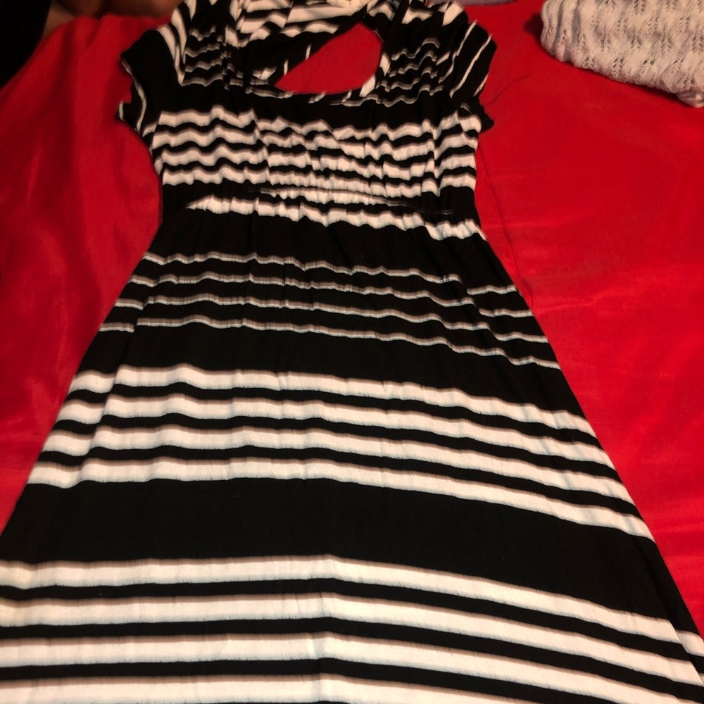 Dress - Picture 2 of 3